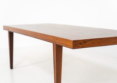 Large Rosewood coffee table by Severin Hansen for Haslev Møbelfabrik (Denmark, 1960s). A beautifully crafted coffee table made from rich rosewood, showcasing a stunning wood grain and an elegant, minimalist design. The seamless joinery between the tabletop and legs is a testament to exceptional craftsmanship and a signature technique of Severin Hansen. A timeless piece that embodies Danish modern design at its finest. It is in very good condition!