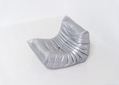 “Metallic Silver” Limited edition Togo 1 seater by Michel Ducaroy for Ligne Roset (France, 2017). This is not your average Togo! A true statement piece, made to stand out. This limited edition in the striking “Metallic Silver” finish was produced in 2017 and comes dated and labeled. It is in very good condition, with only a few minor surface scratches. A rare find for collectors and enthusiasts.