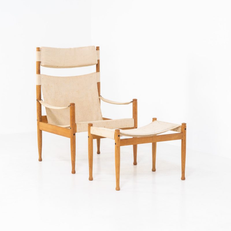 Oak safari chair & ottoman by Niels Eilersen for Erik Wørts (Denmark, 1960s). A stunning safari set designed by Niels Eilersen for Erik Wørts, crafted from solid oak with the original canvas upholstery. This Danish mid-century piece stands out for its timeless design, lightweight construction, and exceptional comfort. Both the chair and ottoman are in beautifully preserved and untouched vintage condition, with the canvas showing age-related marks and subtle staining that contribute to an authentic, lived-in patina.