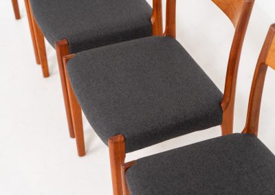 Set of 4 stunning dining chairs by Glyngøre Stølefabrik (Denmark, 1960s). A beautiful set featuring elegant solid teak frames paired with dark grey upholstered seats. The chairs have a sculptural presence and reflect the high-quality craftsmanship typical of Danish design. The set is in mint condition, with newly upholstered seats.