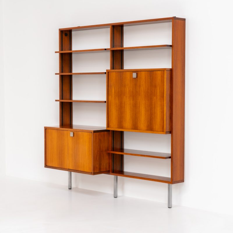 Stunning rosewood wall-unit by Alfred Hendrickx for Belform (Belgium, 1960s). A beautiful minimalist piece by the Belgian modernist Alfred Hendrickx. This wall unit features a combination of open and closed storage: five adjustable shelves, a cabinet with doors, and a built-in bar compartment. It is crafted out of rosewood with a wonderful woodgrain and is elevated on slim metal legs, giving it a light and architectural presence. The wall unit is in very good condition!