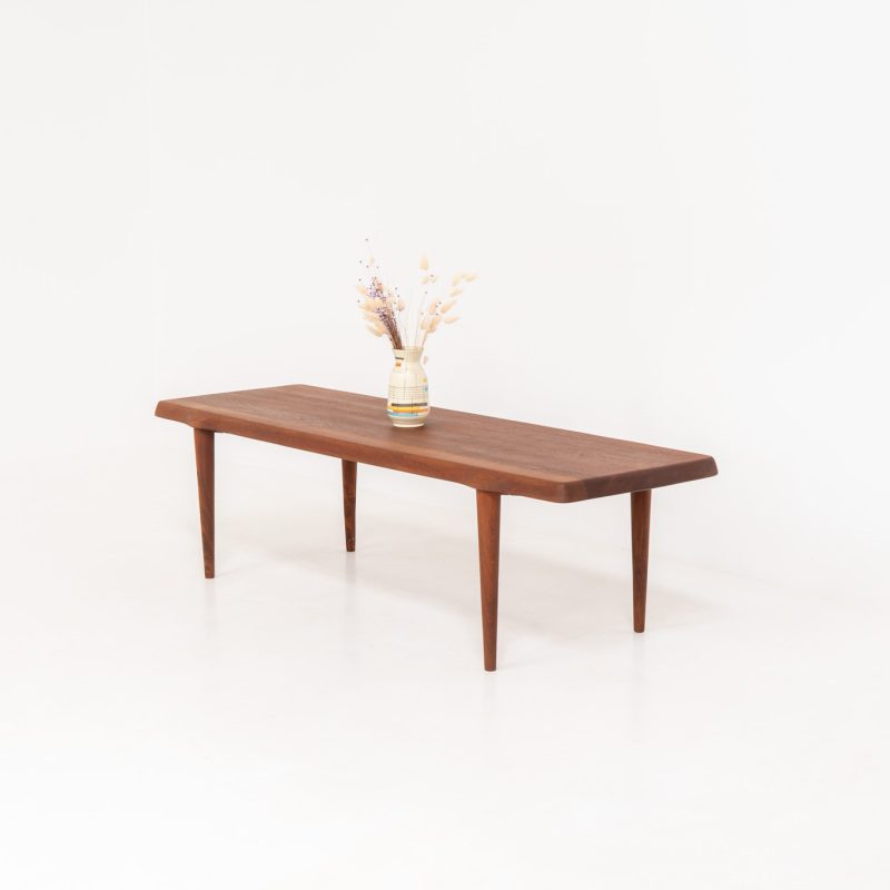 Large sculptural coffee table by John Boné for A. Mikael Laursen (Denmark, 1960s). A beautifully crafted coffee table made from solid teak, showcasing a stunning wood grain and an elegant, sculptural design. A timeless piece that embodies Danish modern design at its finest. It is stamped by the maker and remains in splendid condition!