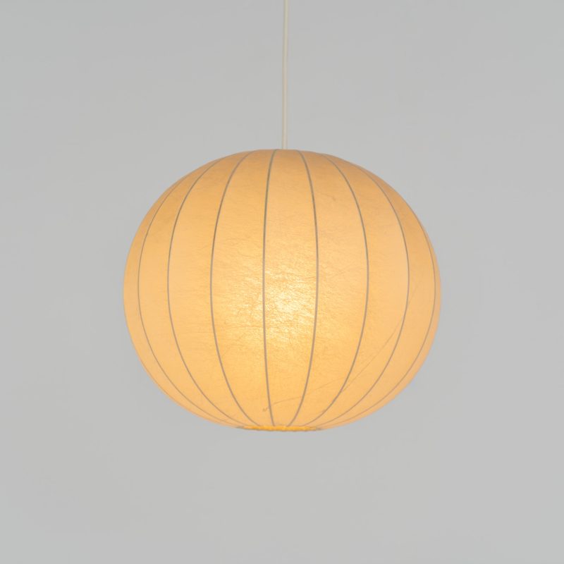 Stunning Cocoon pendant light by Friedel Wauer for Goldkant Leuchten (Germany, 1960s). A striking pendant crafted with a delicate polymer coating, sprayed over a white steel frame. Whether lit or unlit, it’s a true eye-catcher. Fitted with a standard E27 socket, making it fully compatible with all types of LED bulbs. In excellent vintage condition.