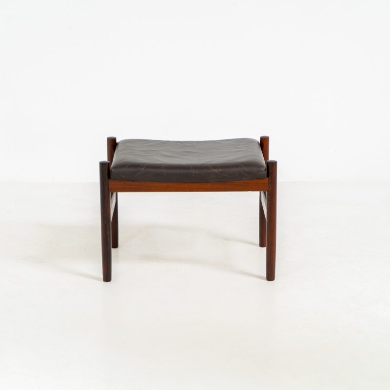Rosewood stool by Hugo Frandsen for Spøttrup (Denmark, 1960s). This rare piece is dade with an elegant solid rosewood frame and and features the original brown leather upholstery. In very good condition with a nice patina on the leather. Marked by maker.