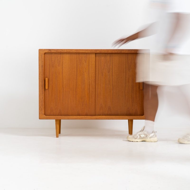 Wonderful cabinet by CFC Silkeborg (Denmark, 1960s). The cabinet is made out of teak and features stunning organic shapes and lots of amazing details, like the rounded handles and beautiful drawers on the inside. The shelves on the inside are adjustable. This piece presents itself in very condition with normal age related wear.