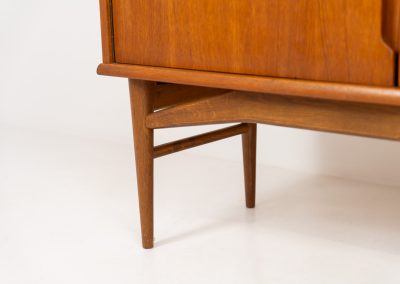 Stunning sideboard by Børge Mogensen for Fredericia (Denmark, 1960s). This piece is absolutely gorgeous! It’s made out of teak and is extremely detailed and built to very high quality standards. It features two doors, three drawers and the most beautiful inset handles. In excellent condition!