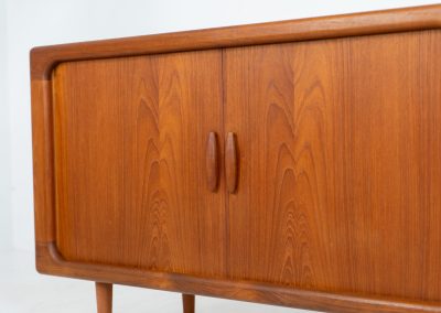 Svend Dyrlund teak sideboard with tambour doors (Denmark, 1960s). A fabulous sideboard that perfectly combines nice organic shapes and loads of detail, like the tambour sliding doors and the beautiful handles. It offers lots of storage space an adjustable shelve on the inside. In splendid condition! Labeled by maker.