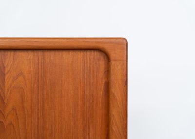 Svend Dyrlund teak sideboard with tambour doors (Denmark, 1960s). A fabulous sideboard that perfectly combines nice organic shapes and loads of detail, like the tambour sliding doors and the beautiful handles. It offers lots of storage space an adjustable shelve on the inside. In splendid condition! Labeled by maker.