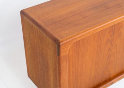 Svend Dyrlund teak sideboard with tambour doors (Denmark, 1960s). A fabulous sideboard that perfectly combines nice organic shapes and loads of detail, like the tambour sliding doors and the beautiful handles. It offers lots of storage space an adjustable shelve on the inside. In splendid condition! Labeled by maker.