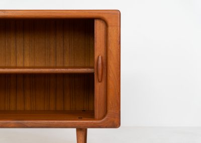 Svend Dyrlund teak sideboard with tambour doors (Denmark, 1960s). A fabulous sideboard that perfectly combines nice organic shapes and loads of detail, like the tambour sliding doors and the beautiful handles. It offers lots of storage space an adjustable shelve on the inside. In splendid condition! Labeled by maker.