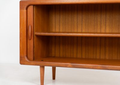 Svend Dyrlund teak sideboard with tambour doors (Denmark, 1960s). A fabulous sideboard that perfectly combines nice organic shapes and loads of detail, like the tambour sliding doors and the beautiful handles. It offers lots of storage space an adjustable shelve on the inside. In splendid condition! Labeled by maker.
