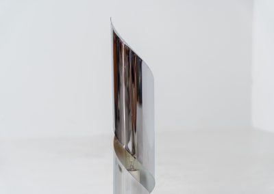 Space age ‘Flame’ table lamp in the manner of Goffredo Reggiani (Italy, 1970s). This piece is made out of chromed aluminium and has a beautiful spiraling shape which creates a stunning light glow. The lamp seamlessly blends form and function. It is in very good condition with some age related using traces.