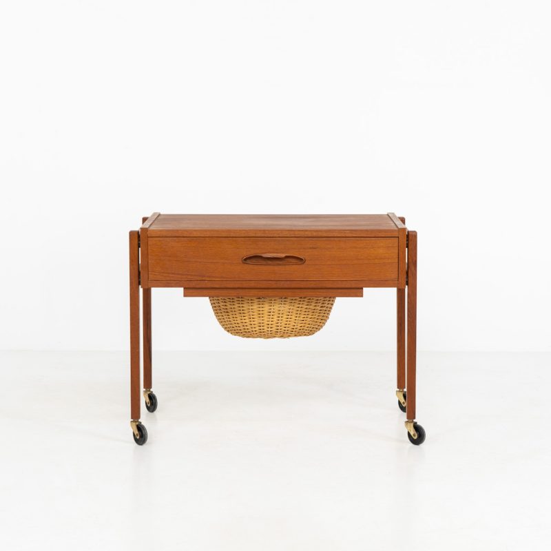 Teak sewing trolley / side table on castors (Denmark, 1960s). This little beauty features a drawer and a wicker basket that can be slid out. It’s in good condition.