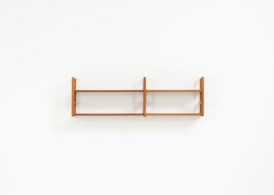 Stunning wall-shelve by Svend Dyrlund (Denmark, 1960s). This elegant wall-shelve, crafted in teak, features nice organic edges and provides the perfect combination of functionality and aesthetics. It is in splendid condition!