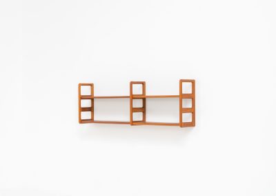 Stunning wall-shelve by Svend Dyrlund (Denmark, 1960s). This elegant wall-shelve, crafted in teak, features nice organic edges and provides the perfect combination of functionality and aesthetics. It is in splendid condition!