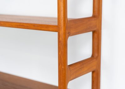 Stunning wall-shelve by Svend Dyrlund (Denmark, 1960s). This elegant wall-shelve, crafted in teak, features nice organic edges and provides the perfect combination of functionality and aesthetics. It is in splendid condition!