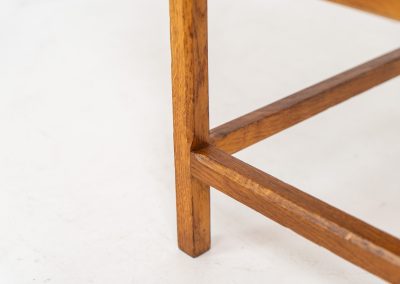 Oak planter by Kai Kristiansen for Aksel Kjersgaard (Denmark, 1960s). A nicely designed and hard to find piece by the renowned Kai Kristiansen, crafted out of solid oak and containing a plastic box on the inside which is perfectly water proof. This planter is very minimalistic, yet an eye catcher in the room. In very good vintage condition!