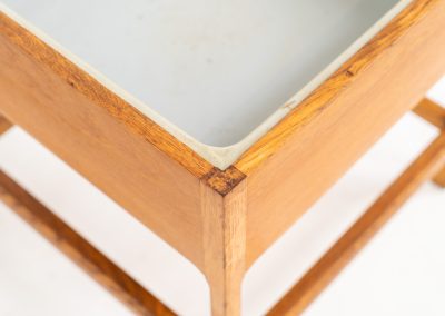 Oak planter by Kai Kristiansen for Aksel Kjersgaard (Denmark, 1960s). A nicely designed and hard to find piece by the renowned Kai Kristiansen, crafted out of solid oak and containing a plastic box on the inside which is perfectly water proof. This planter is very minimalistic, yet an eye catcher in the room. In very good vintage condition!