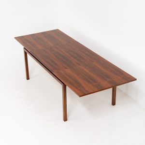 Exceptional dining table in rosewood by Alfred Hendrickx for Belform (Belgium, 1960s). A beautiful example of Belgian modernism! This minimal and sleek design is crafted out of rosewood and has an absolutely mesmerizing woodgrain. It is easily extendable up to 270cm with a hidden butterfly leaf. The table is in great condition with just a few small veneer scratches as shown on the pictures.