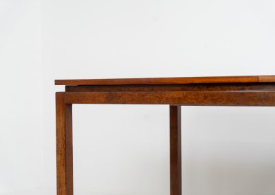 Exceptional dining table in rosewood by Alfred Hendrickx for Belform (Belgium, 1960s). A beautiful example of Belgian modernism! This minimal and sleek design is crafted out of rosewood and has an absolutely mesmerizing woodgrain. It is easily extendable up to 270cm with a hidden butterfly leaf. The table is in great condition with just a few small veneer scratches as shown on the pictures.