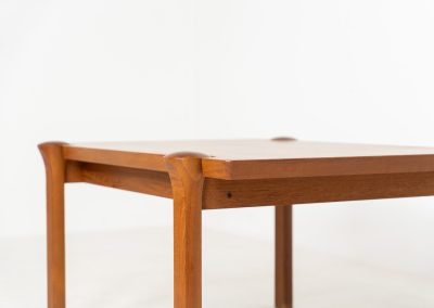 Stunning sculptural coffee table by Arne Vodder for Cado (Denmark, 1960s). A beautifully crafted coffee table made from solid teak, showcasing a stunning wood grain and an elegant, sculptural design. A timeless piece that embodies Danish modern design at its finest. It is labeled by the maker and remains in splendid condition!