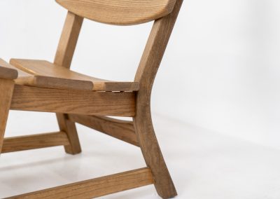 Brutalist lounge chair in solid oak by Dittmann & Co. for AWA Radboud (The Netherlands, 1960s). This robust fireplace chair, remeniscent of Pierre Chapo & Charlotte Perriand’s designs, is crafted out of solid oak and features a low comfortable seat and a vivid woodgrain. The chair is in a nice untouched vintage condition.