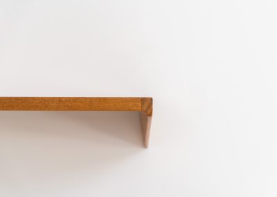 Set of 3 floating wall-shelves by Kai Kristiansen for FM Møbler (Denmark, 1960s). These elegant wall-shelves, crafted out of teak, are just stunning. They are sleek, timeless and absolutely beautiful. The shelves remain in very good condition.