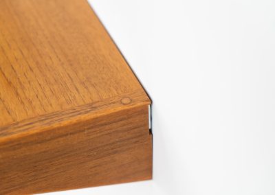 Set of 3 floating wall-shelves by Kai Kristiansen for FM Møbler (Denmark, 1960s). These elegant wall-shelves, crafted out of teak, are just stunning. They are sleek, timeless and absolutely beautiful. The shelves remain in very good condition.