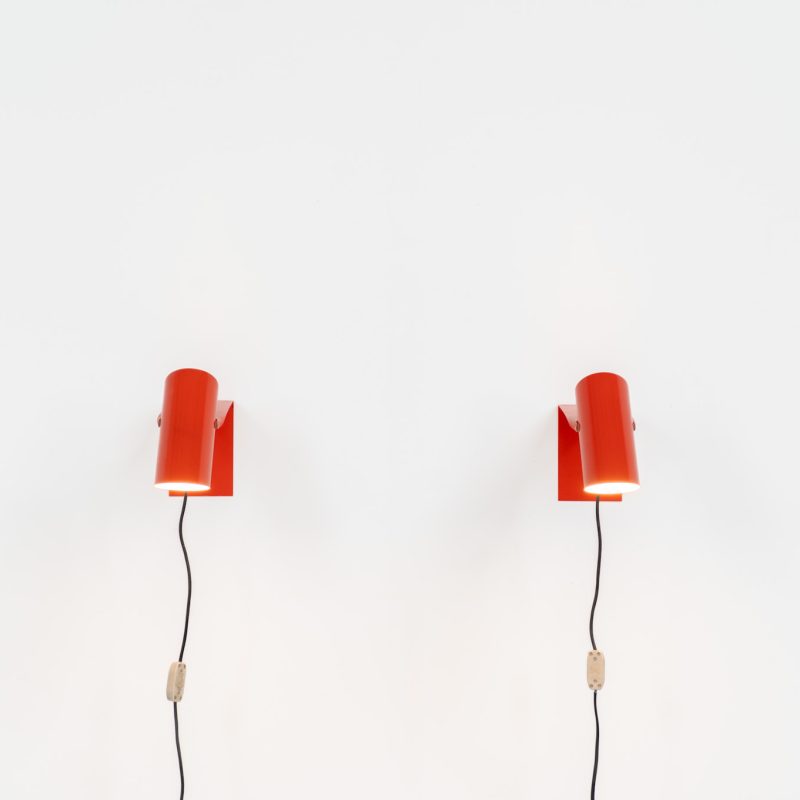 Stunning pair of red metal wall lights (Italy, 1970s). The lamps are attributed to Targetti Sankey online. We can’t confirm this, but they certainly look beautiful! They feature a red lacquered metal housing and are easily adjustable in angle. They can both be used as wall lights or desk lights. In good condition!