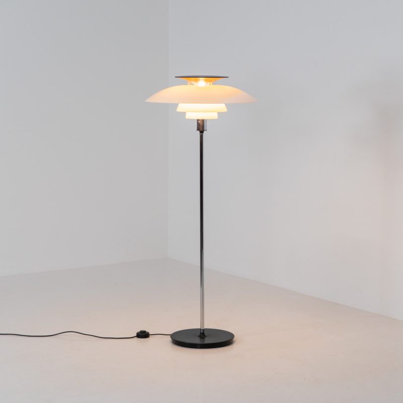 Iconic PH80 floor lamp by Poul Henningsen for Louis Poulsen (Denmark, 1980s). A beautiful and iconic design classic that still elevates the room to this day. It reminds of the PH5 and perfectly combines the red and white acrylic shade with the black and chrome leg and base. The lamp is in splendid condition. We have a second one available aswell.