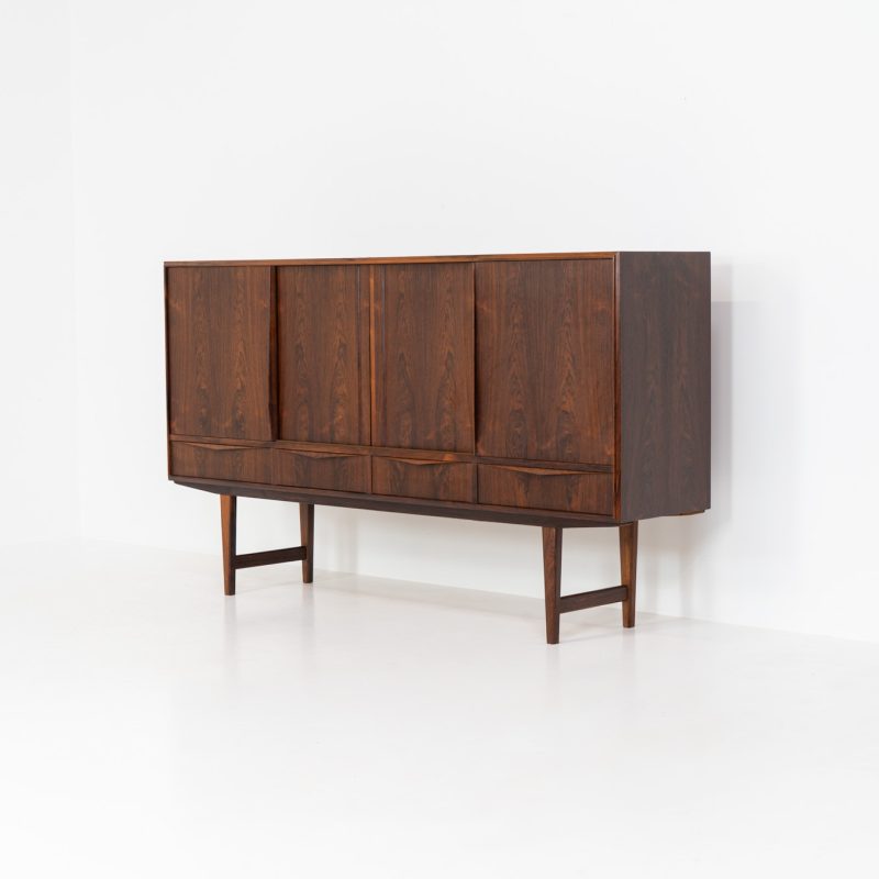 Rosewood sideboard by E.W. Bach for Sejling Skabe (Denmark, 1960s). A very elegant piece with ideal dimensions and a mesmerizing woodgrain. It contains four sliding doors and four drawers with nice sculptural handles. The inside has lots of storage space with adjustable shelves and 2 small drawers aswel. An amazing Danish quality piece ready for another lifetime! In very good condition.