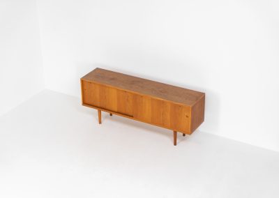 Rare and important RY26 sideboard by Hans J. Wegner for Ry Møbler (Denmark, 1950s). This incredible piece is composed of delicately grained oak with a stunning honey hued stain. It contains two large sliding doors with round inset handles, adjustable shelves and four modular drawers on the inside. This hard to find piece remains in very good vintage condition. It is designed by the the renowned Hans J. Wegner who won multiple awards and honors throughout his carreer.