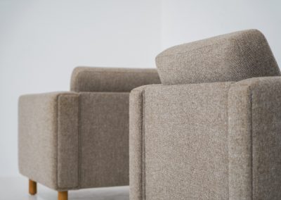 Rare pair of GE300 armchairs by Hans J. Wegner for Getama (Denmark, 1960s). These beauties from the 60’s where manufactured by Getama and designed by the grandmaster himself, Hans J. Wegner. They feature solid oak legs and cushions that where newly uphostered recently in a high quality Hallingdal fabric. They are timeless, significant and in splendid condition!