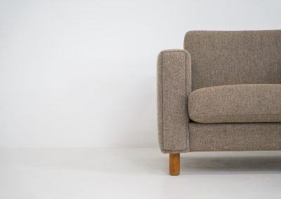 Rare pair of GE300 armchairs by Hans J. Wegner for Getama (Denmark, 1960s). These beauties from the 60’s where manufactured by Getama and designed by the grandmaster himself, Hans J. Wegner. They feature solid oak legs and cushions that where newly uphostered recently in a high quality Hallingdal fabric. They are timeless, significant and in splendid condition!