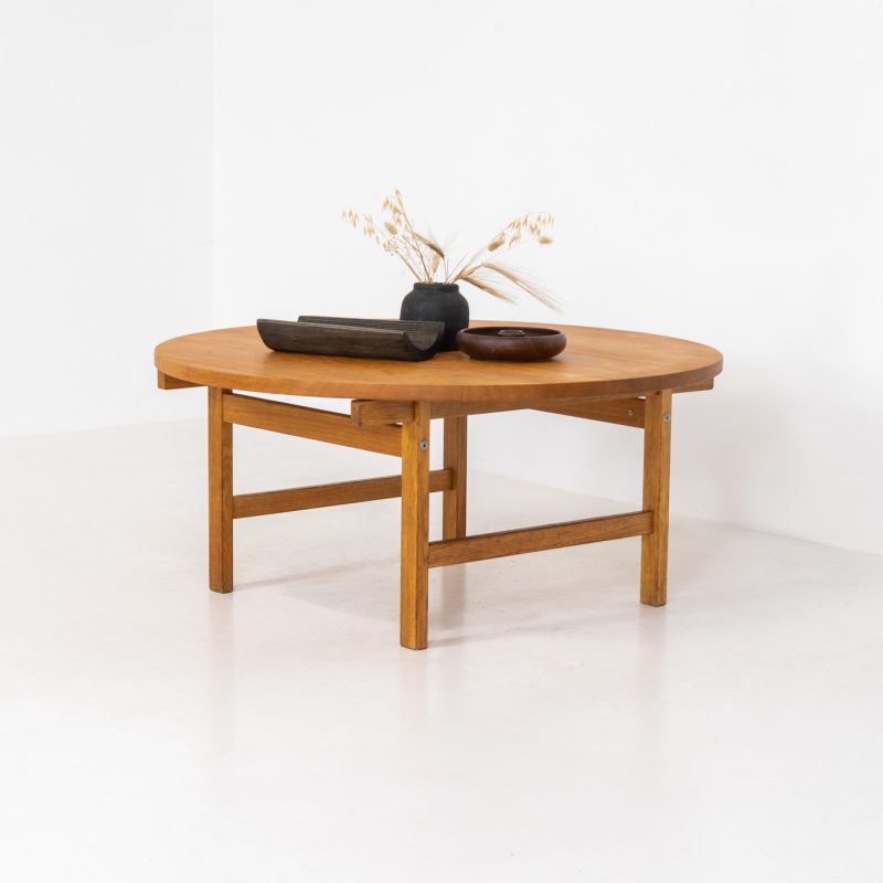 Oak coffee table by Hans J. Wegner for PP Møbler (Denmark, 1960s). A gorgeous round coffee table composed of solid oak with a warm honey hue. It is stamped by maker and remains in very good condition.