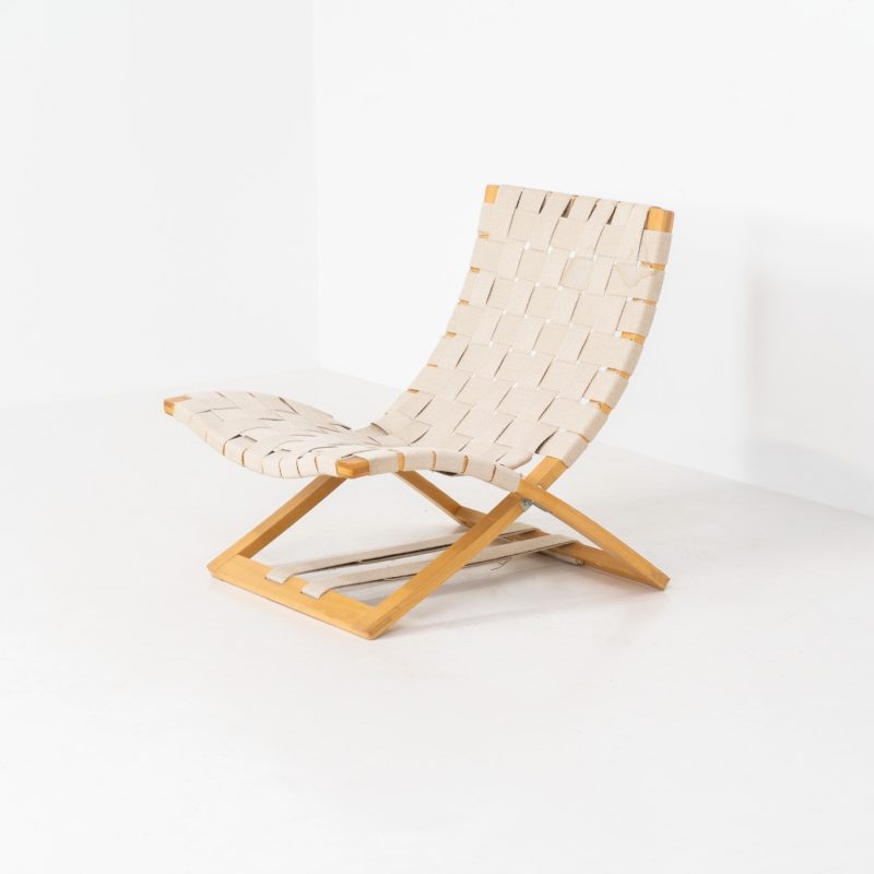 Rare folding chair by Ingmar Relling for Westnofa (Norway, 1960s). This rare lounge chair designed by Ingmar Relling, known for the famous Siesta chair, features a bentwood beech frame and wickered canvas straps. It is foldable for easy storage and transport. It’s in good condition with some stains on the upper right corner of the backrest.