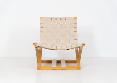 Rare folding chair by Ingmar Relling for Westnofa (Norway, 1960s). This rare lounge chair designed by Ingmar Relling, known for the famous Siesta chair, features a bentwood beech frame and wickered canvas straps. It is foldable for easy storage and transport. It’s in good condition with some stains on the upper right corner of the backrest.