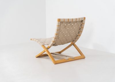Rare folding chair by Ingmar Relling for Westnofa (Norway, 1960s). This rare lounge chair designed by Ingmar Relling, known for the famous Siesta chair, features a bentwood beech frame and wickered canvas straps. It is foldable for easy storage and transport. It’s in good condition with some stains on the upper right corner of the backrest.
