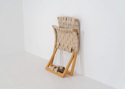 Rare folding chair by Ingmar Relling for Westnofa (Norway, 1960s). This rare lounge chair designed by Ingmar Relling, known for the famous Siesta chair, features a bentwood beech frame and wickered canvas straps. It is foldable for easy storage and transport. It’s in good condition with some stains on the upper right corner of the backrest.