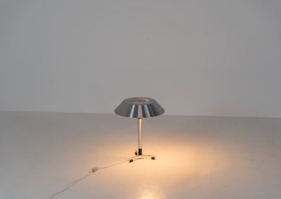 A “President” table lamp by Jo Hammerborg for Fog & Mørup (Denmark, 1960s). A stunning design classic and one of Hammerborg’s most renowned pieces. This President table lamp, made out of brushed aluminium, black lacquered wood and chromed steel is a perfect example of contemporary Danish modernism! The lamp is fully functional and in very good vintage condition, showing only minor signs of use.