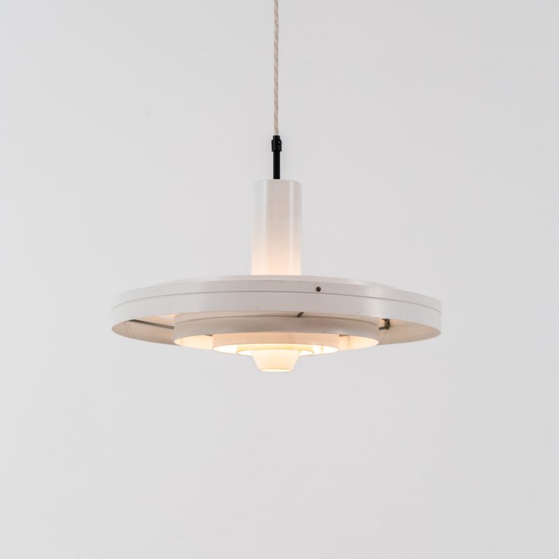 “Fibonacci” pendant light by Sophus Frandsen for Fog & Mørup (Denmark, 1960s). The Fibonacci lamp uses a gravity-guided sliding dip mechanism: the shade glides along the rail and naturally ‘dips’ into position, allowing effortless adjustment of light direction and intensity, a hallmark of Sophus Frandsen’s engineering-minded approach to lighting. The lamp is in amazing vintage condition with minor age related marks. Marked by maker.