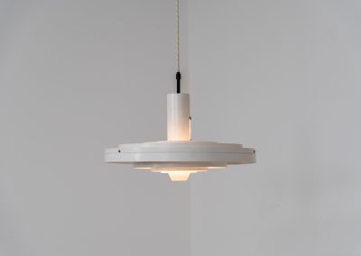“Fibonacci” pendant light by Sophus Frandsen for Fog & Mørup (Denmark, 1960s). The Fibonacci lamp uses a gravity-guided sliding dip mechanism: the shade glides along the rail and naturally ‘dips’ into position, allowing effortless adjustment of light direction and intensity, a hallmark of Sophus Frandsen’s engineering-minded approach to lighting. The lamp is in amazing vintage condition with minor age related marks. Marked by maker.