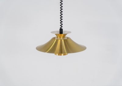 Brass colored pendant light by Frandsen (Denmark, 1970s). A beautiful lamp made out of four aluminium shades with a brass colored exterior. Featuring the original height-adjustable cord. The lamp remains in splendid condition.