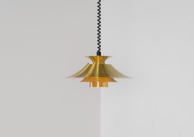 Brass colored pendant light by Frandsen (Denmark, 1970s). A beautiful lamp made out of four aluminium shades with a brass colored exterior. Featuring the original height-adjustable cord. The lamp remains in splendid condition.