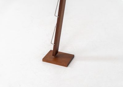 Vintage magazine holder in solid teak (Denmark, 1960s). This rarely seen item features a compact and clean vertical design, made to showcase slim books or magazines. It’s crafted with solid teak and chromed metal supports & joinery. In very good condition.