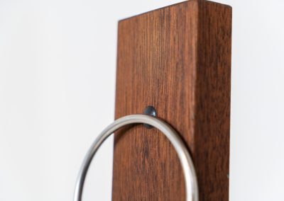 Vintage magazine holder in solid teak (Denmark, 1960s). This rarely seen item features a compact and clean vertical design, made to showcase slim books or magazines. It’s crafted with solid teak and chromed metal supports & joinery. In very good condition.