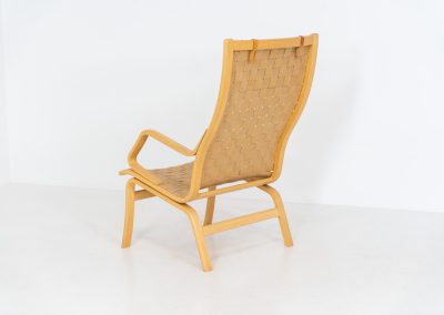 Albert chair by Finn Ostergaard for Skipper (Denmark, 1970s). A beautiful and sculptural armchair that consists of a beech bentwood frame, a woven canvas-strap webbing and an adjustable canvas headrest, finished with leather details. In good condition with a nice patina on the straps & canvas.