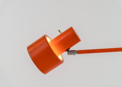 Orange “Skala” wall lamp by Jo Hammerborg for Fog & Mørup (Denmark, 1960s). An beautiful example of Scandinavian modernism, offering versatile lighting options thanks to its three pivoting points that allow you to adjust its position to suit your needs perfectly. The orange version of this piece is rarely seen, and a true eye catcher. The lamp is in good vintage condition with some visible using traces and small scuffs in the lacquer, as shown on the pictures.