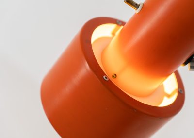 Orange “Skala” wall lamp by Jo Hammerborg for Fog & Mørup (Denmark, 1960s). An beautiful example of Scandinavian modernism, offering versatile lighting options thanks to its three pivoting points that allow you to adjust its position to suit your needs perfectly. The orange version of this piece is rarely seen, and a true eye catcher. The lamp is in good vintage condition with some visible using traces and small scuffs in the lacquer, as shown on the pictures.