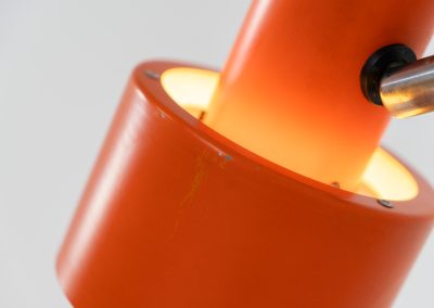 Orange “Skala” wall lamp by Jo Hammerborg for Fog & Mørup (Denmark, 1960s). An beautiful example of Scandinavian modernism, offering versatile lighting options thanks to its three pivoting points that allow you to adjust its position to suit your needs perfectly. The orange version of this piece is rarely seen, and a true eye catcher. The lamp is in good vintage condition with some visible using traces and small scuffs in the lacquer, as shown on the pictures.